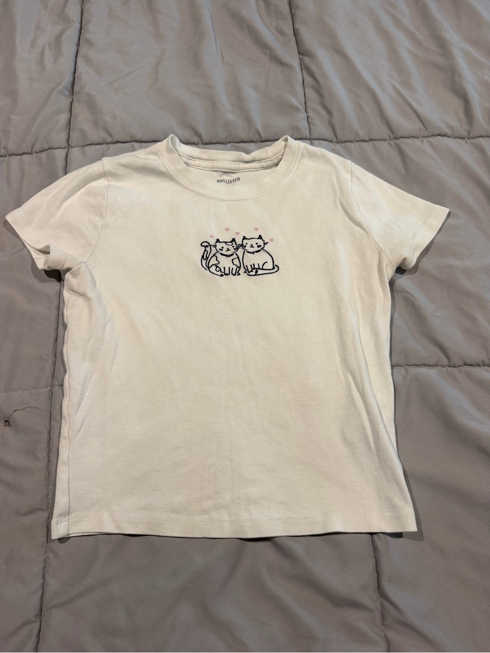 Hollister Cream Tee with Embroidered Twin Cat Graphic